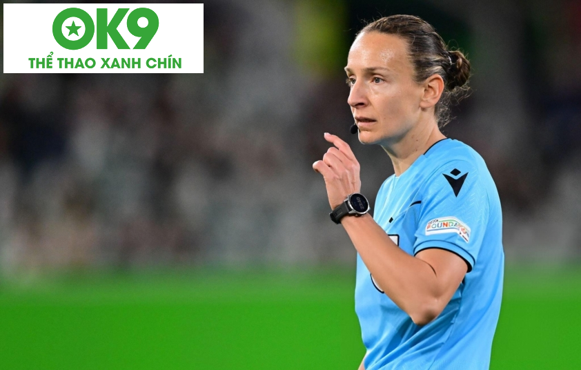 HLV bị treo giò sáu tháng vì hành vi xúc phạm trọng tài nữ. Ảnh minh họa